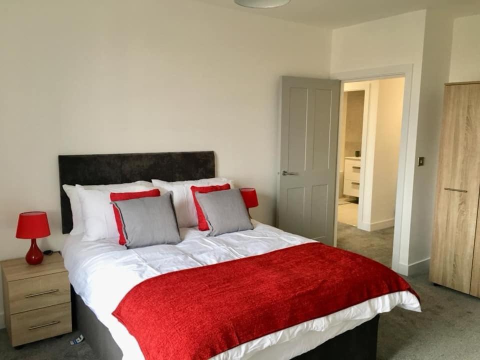 Impressive Newly Built Apartment Конуи Екстериор снимка