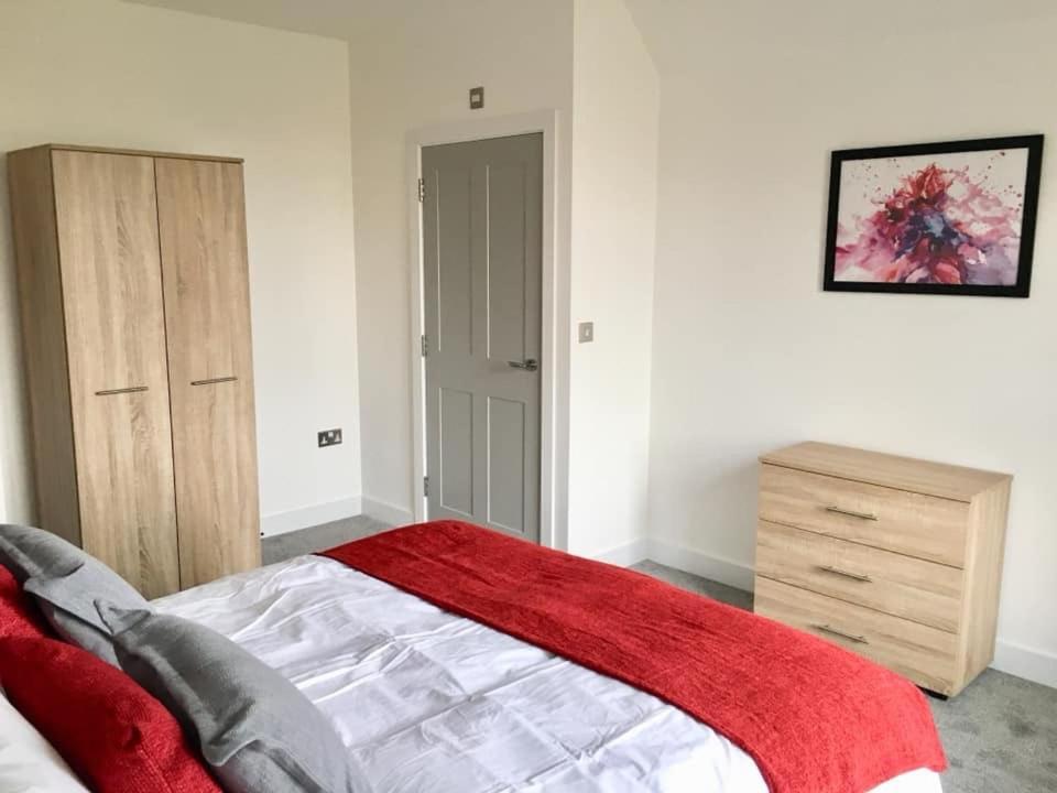 Impressive Newly Built Apartment Конуи Екстериор снимка